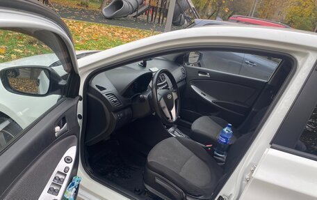 Hyundai Solaris II рестайлинг, 2012 год, 592 000 рублей, 9 фотография