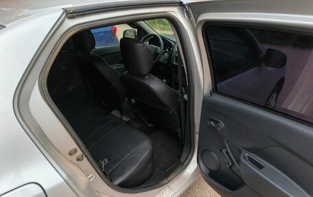 Renault Logan II, 2015 год, 560 000 рублей, 6 фотография