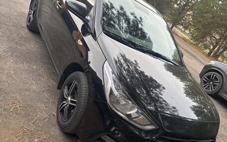 Hyundai Solaris II рестайлинг, 2018 год, 999 000 рублей, 2 фотография