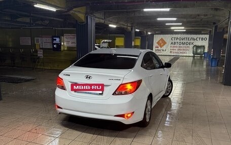 Hyundai Solaris II рестайлинг, 2015 год, 550 000 рублей, 3 фотография