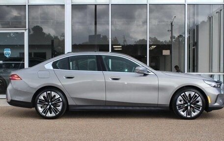 BMW 5 серия, 2025 год, 5 718 000 рублей, 4 фотография