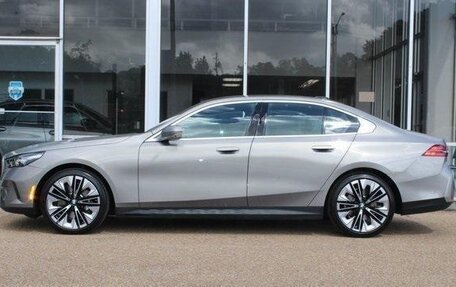 BMW 5 серия, 2025 год, 5 718 000 рублей, 5 фотография