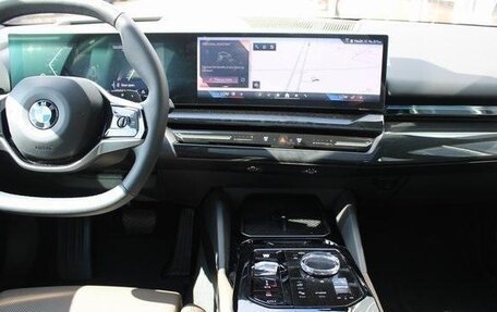 BMW 5 серия, 2025 год, 5 718 000 рублей, 18 фотография