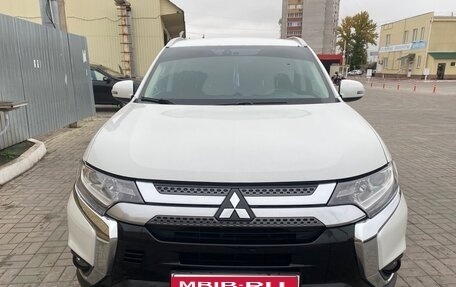Mitsubishi Outlander III рестайлинг 3, 2018 год, 2 100 000 рублей, 1 фотография