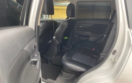 Mitsubishi Outlander III рестайлинг 3, 2018 год, 2 100 000 рублей, 11 фотография