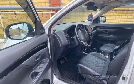 Mitsubishi Outlander III рестайлинг 3, 2018 год, 2 100 000 рублей, 7 фотография