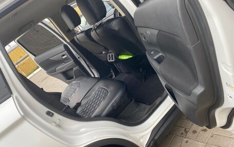 Mitsubishi Outlander III рестайлинг 3, 2018 год, 2 100 000 рублей, 10 фотография