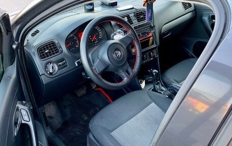 Volkswagen Polo VI (EU Market), 2012 год, 750 000 рублей, 2 фотография