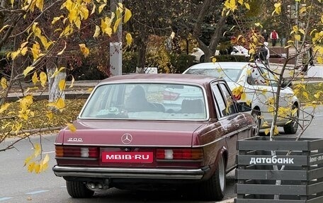 Mercedes-Benz W123, 1976 год, 450 000 рублей, 1 фотография