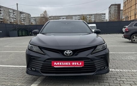 Toyota Camry, 2021 год, 3 300 000 рублей, 2 фотография