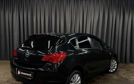 Opel Astra J, 2011 год, 699 777 рублей, 2 фотография