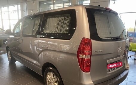 Hyundai H-1 II рестайлинг, 2018 год, 2 550 000 рублей, 2 фотография