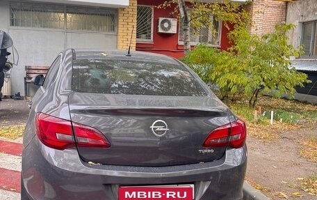 Opel Astra J, 2013 год, 800 000 рублей, 1 фотография