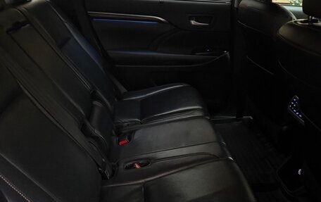 Toyota Highlander III, 2014 год, 3 100 000 рублей, 23 фотография