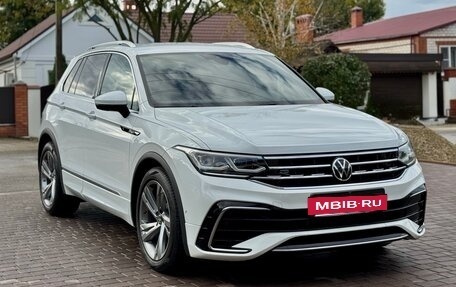 Volkswagen Tiguan II, 2021 год, 3 799 000 рублей, 4 фотография