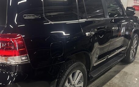 Toyota Land Cruiser 200, 2017 год, 6 550 000 рублей, 4 фотография