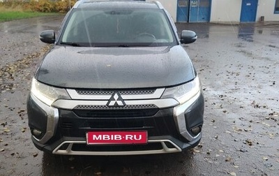 Mitsubishi Outlander III рестайлинг 3, 2018 год, 1 390 000 рублей, 1 фотография