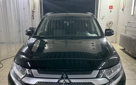 Mitsubishi Outlander III рестайлинг 3, 2019 год, 2 150 000 рублей, 3 фотография