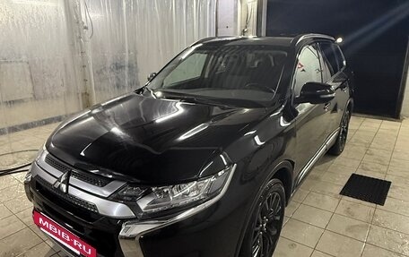 Mitsubishi Outlander III рестайлинг 3, 2019 год, 2 150 000 рублей, 4 фотография