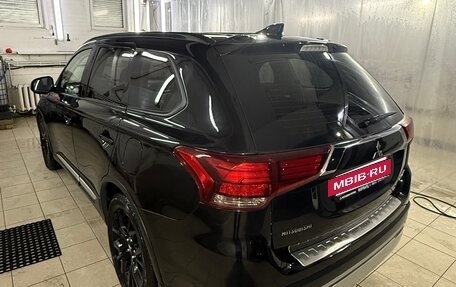 Mitsubishi Outlander III рестайлинг 3, 2019 год, 2 150 000 рублей, 6 фотография