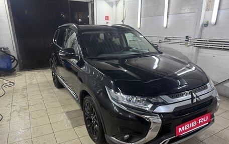Mitsubishi Outlander III рестайлинг 3, 2019 год, 2 150 000 рублей, 2 фотография