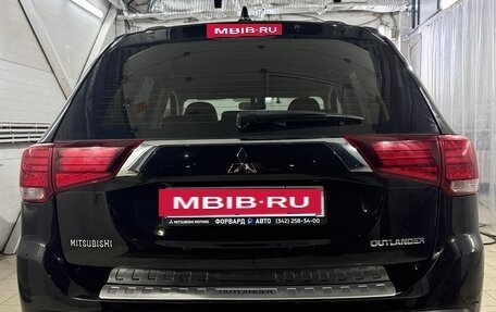 Mitsubishi Outlander III рестайлинг 3, 2019 год, 2 150 000 рублей, 7 фотография