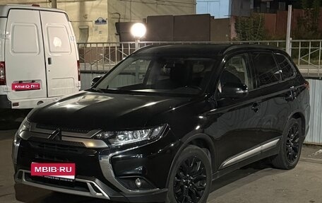 Mitsubishi Outlander III рестайлинг 3, 2019 год, 2 150 000 рублей, 1 фотография