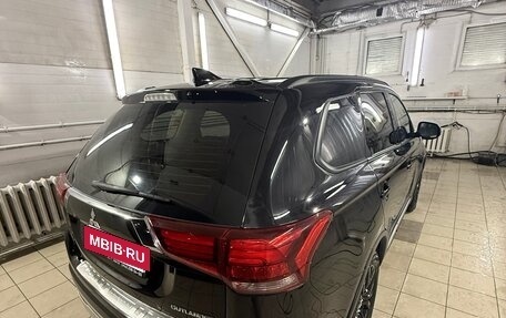 Mitsubishi Outlander III рестайлинг 3, 2019 год, 2 150 000 рублей, 10 фотография