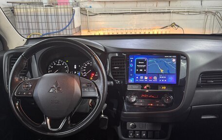 Mitsubishi Outlander III рестайлинг 3, 2019 год, 2 150 000 рублей, 14 фотография