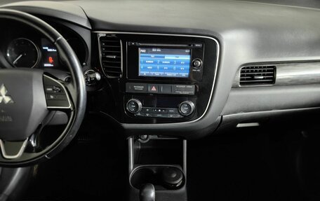 Mitsubishi Outlander III рестайлинг 3, 2016 год, 1 595 000 рублей, 6 фотография