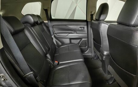 Mitsubishi Outlander III рестайлинг 3, 2016 год, 1 595 000 рублей, 7 фотография