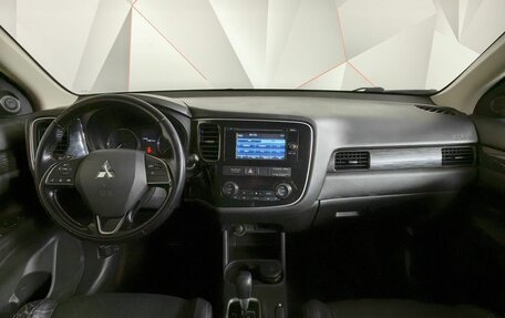 Mitsubishi Outlander III рестайлинг 3, 2016 год, 1 595 000 рублей, 16 фотография