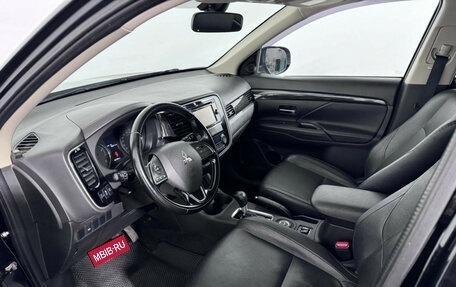 Mitsubishi Outlander III рестайлинг 3, 2016 год, 1 730 000 рублей, 8 фотография