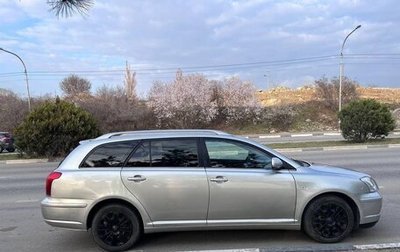 Toyota Avensis III рестайлинг, 2005 год, 750 000 рублей, 1 фотография