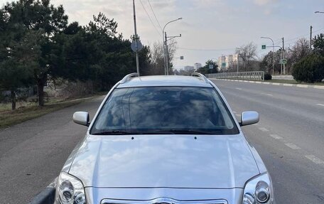 Toyota Avensis III рестайлинг, 2005 год, 750 000 рублей, 2 фотография