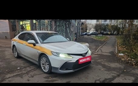 Toyota Camry, 2021 год, 2 400 000 рублей, 2 фотография