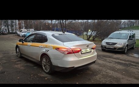 Toyota Camry, 2021 год, 2 400 000 рублей, 5 фотография