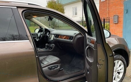 Volkswagen Touareg III, 2010 год, 1 700 000 рублей, 8 фотография