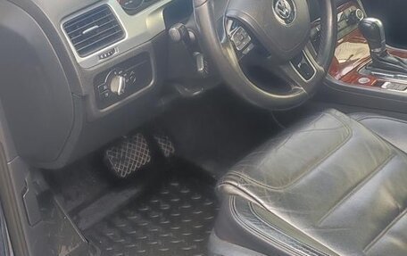 Volkswagen Touareg III, 2011 год, 2 350 000 рублей, 28 фотография