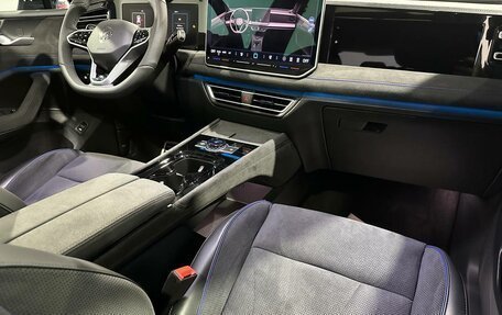 Volkswagen Tiguan, 2024 год, 4 390 000 рублей, 16 фотография