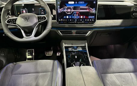Volkswagen Tiguan, 2024 год, 4 390 000 рублей, 15 фотография