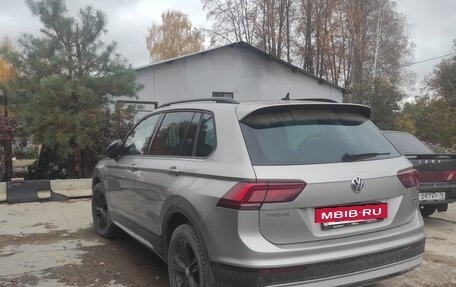 Volkswagen Tiguan II, 2019 год, 2 400 000 рублей, 2 фотография