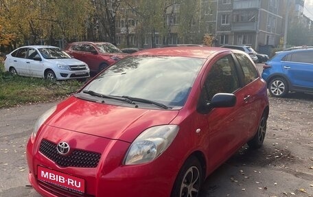 Toyota Yaris III рестайлинг, 2007 год, 375 000 рублей, 1 фотография