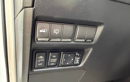 Nissan Patrol, 2011 год, 2 480 000 рублей, 28 фотография