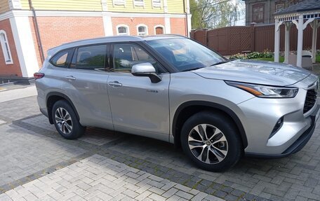 Toyota Highlander, 2022 год, 6 200 000 рублей, 1 фотография