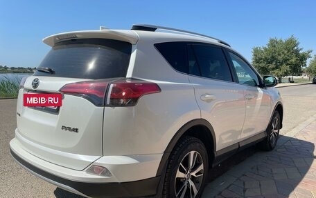 Toyota RAV4, 2017 год, 2 100 000 рублей, 6 фотография