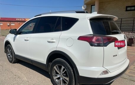 Toyota RAV4, 2017 год, 2 100 000 рублей, 3 фотография