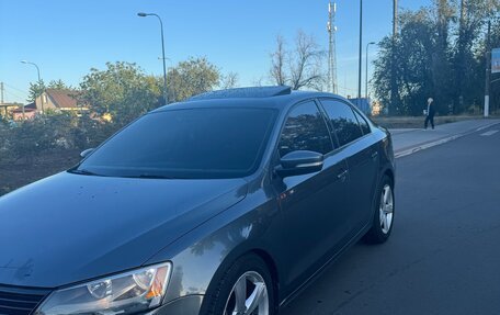 Volkswagen Jetta VI, 2010 год, 1 000 000 рублей, 4 фотография