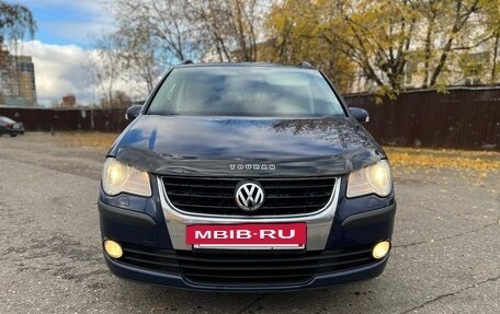 Volkswagen Touran III, 2008 год, 650 000 рублей, 2 фотография