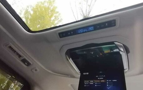 Toyota Vellfire II, 2017 год, 3 650 000 рублей, 8 фотография